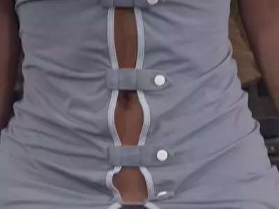 Auch ohne Mann geht die Tussi heftig ab