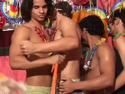 Notgeiler Lover bekommt das gedehnte Hinterloch gepoppt